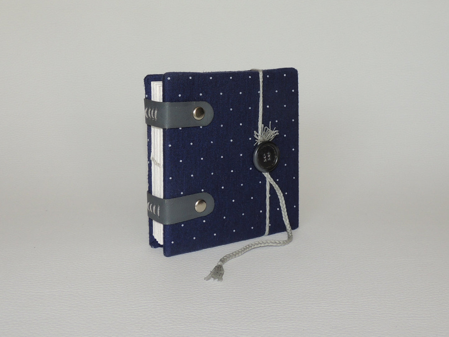 Carnet d'artiste, papier aquarelle 100% coton, 10x10,5cm
