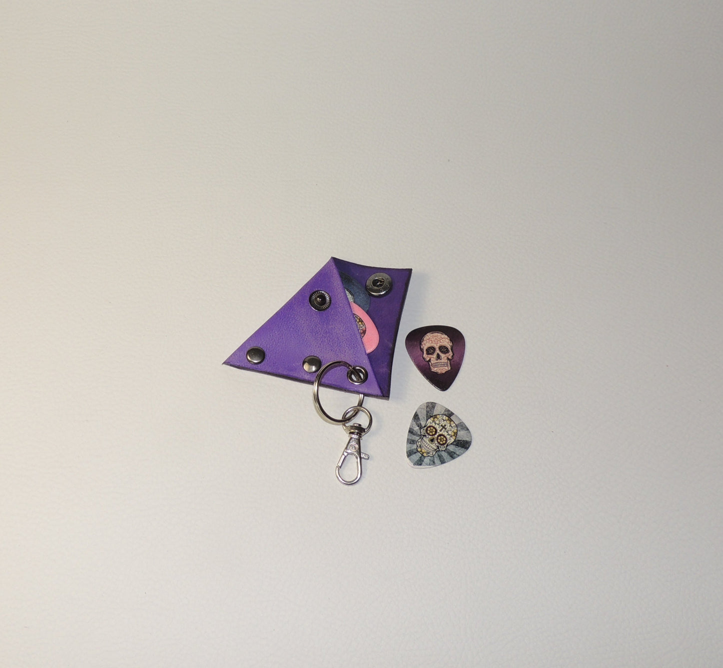 Étui en cuir pour médiator avec porte-clés