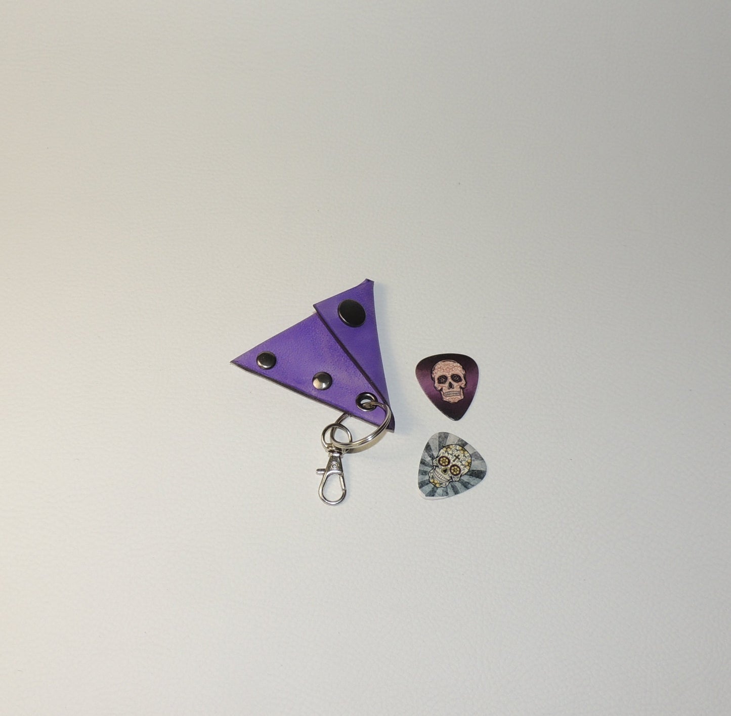 Étui en cuir pour médiator avec porte-clés
