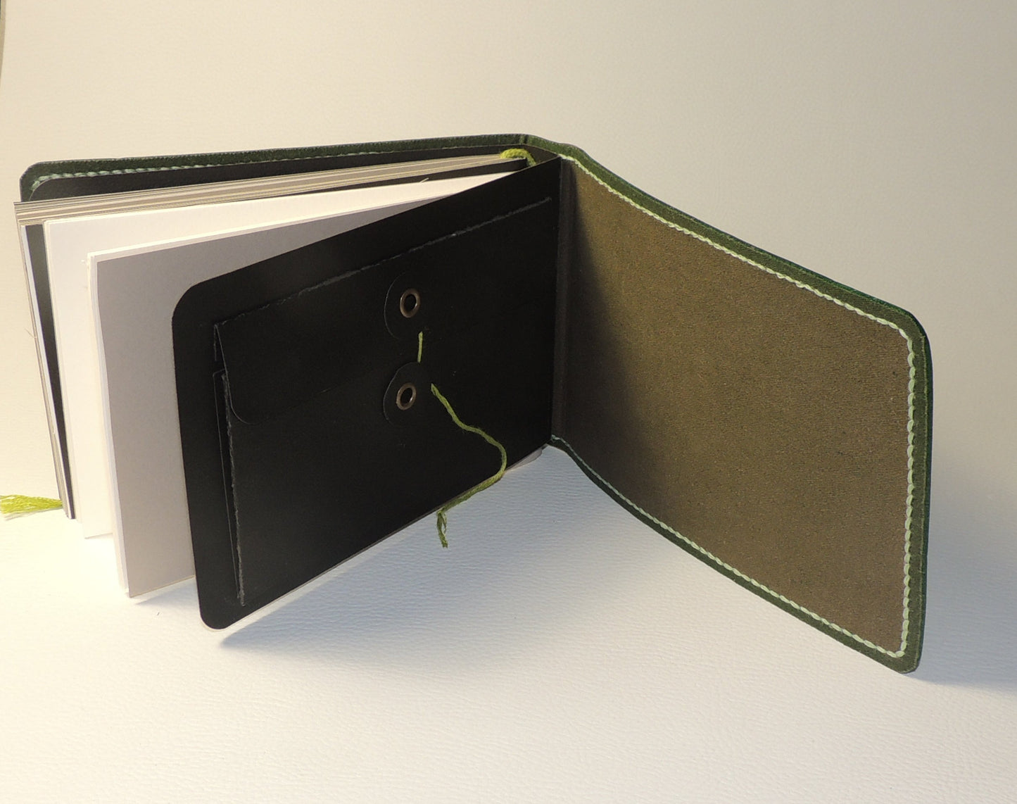 Carnet de voyage rechargeable en cuir format paysage